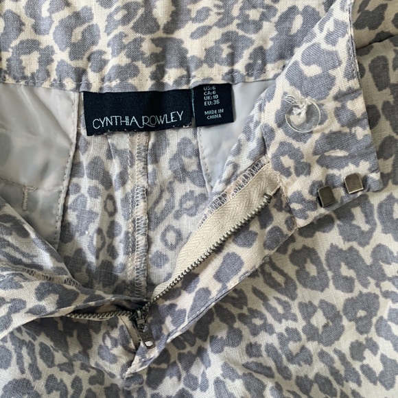 Linen gray leopard print shorts - Picture 3 of 6